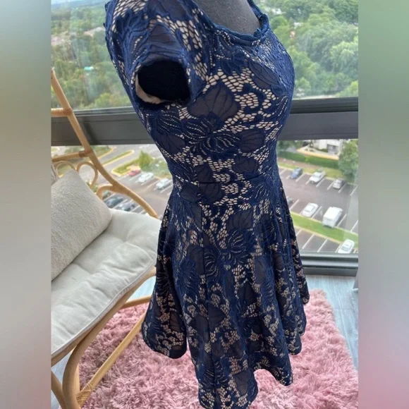Vintage Lace fit and flare skater dress size small - Picture 4 of 10